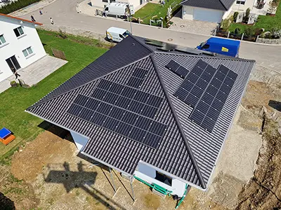 Dach mit Energie-Anlage